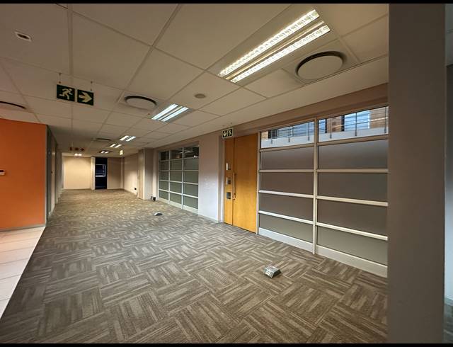 297.90M² OFFICE TO LET IN HIGHVELD